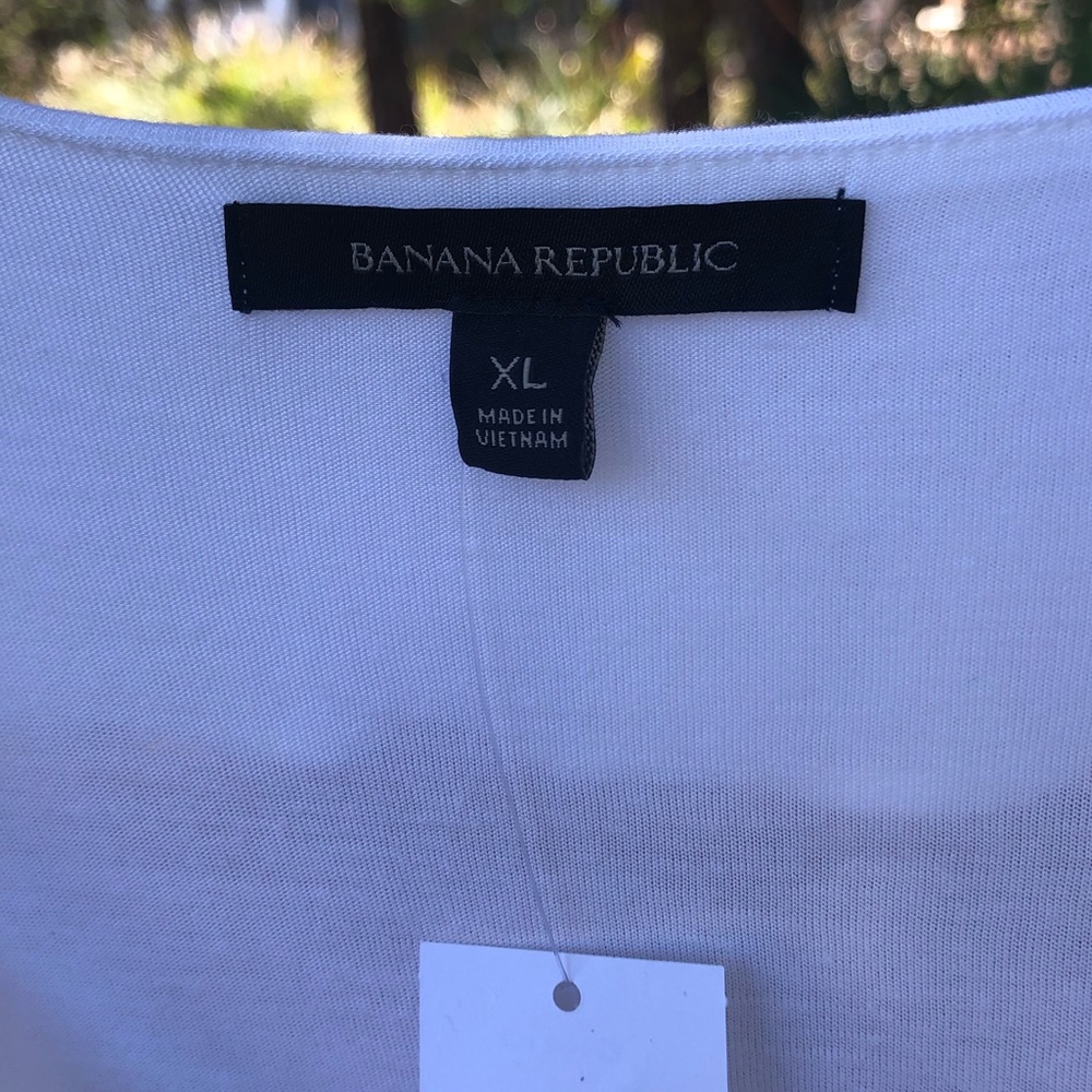 Banana Republic Cold Shoulder Top in Winter White. Size XL. NWT! - Picture 3 of 7